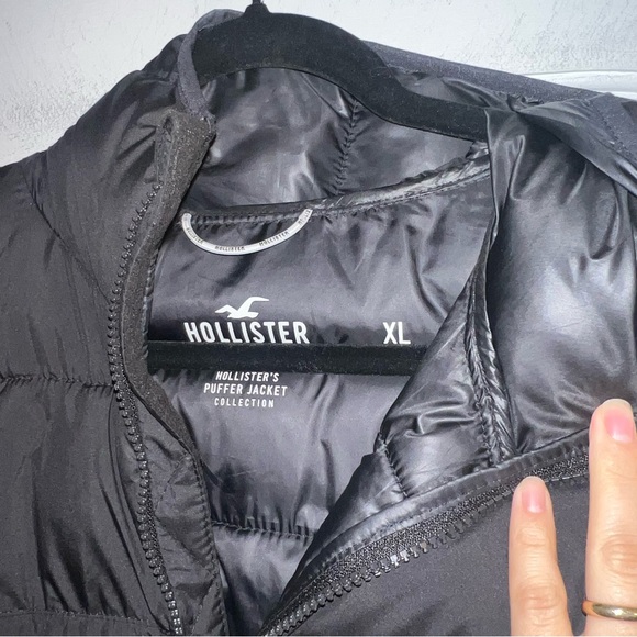 Hollister Black Hooded Puffer Jacket with Arm Logo Men’s Size: XL - Picture 2 of 8